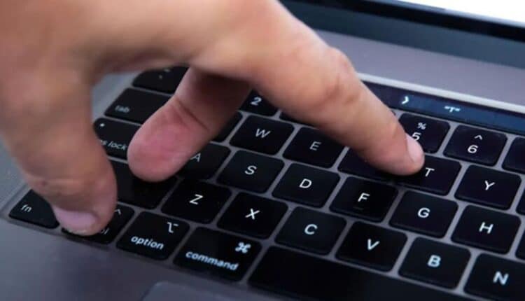 Denunciato giovane tarantino per diffamazione aggravata su Facebook contro la Polizia di Stato