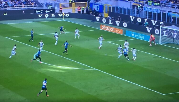 Serie A: vincono Inter e Napoli, la corsa a due continua