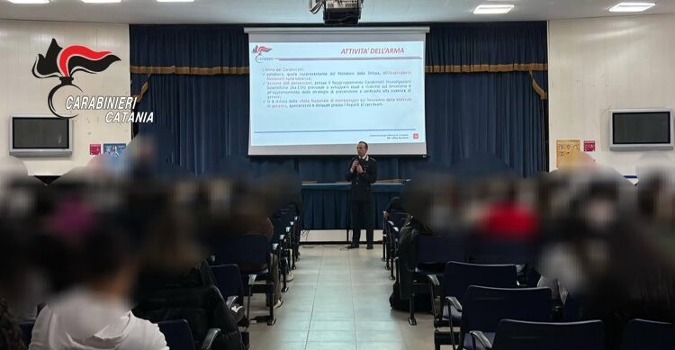 Acireale, i Carabinieri incontrano gli studenti del Liceo “Archimede” sul tema della violenza di genere