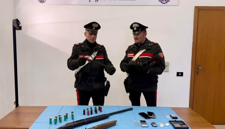 Marsala, controlli nelle case popolari. Trovato arsenale in un garage, un allaccio abusivo alla rete elettrica e droga