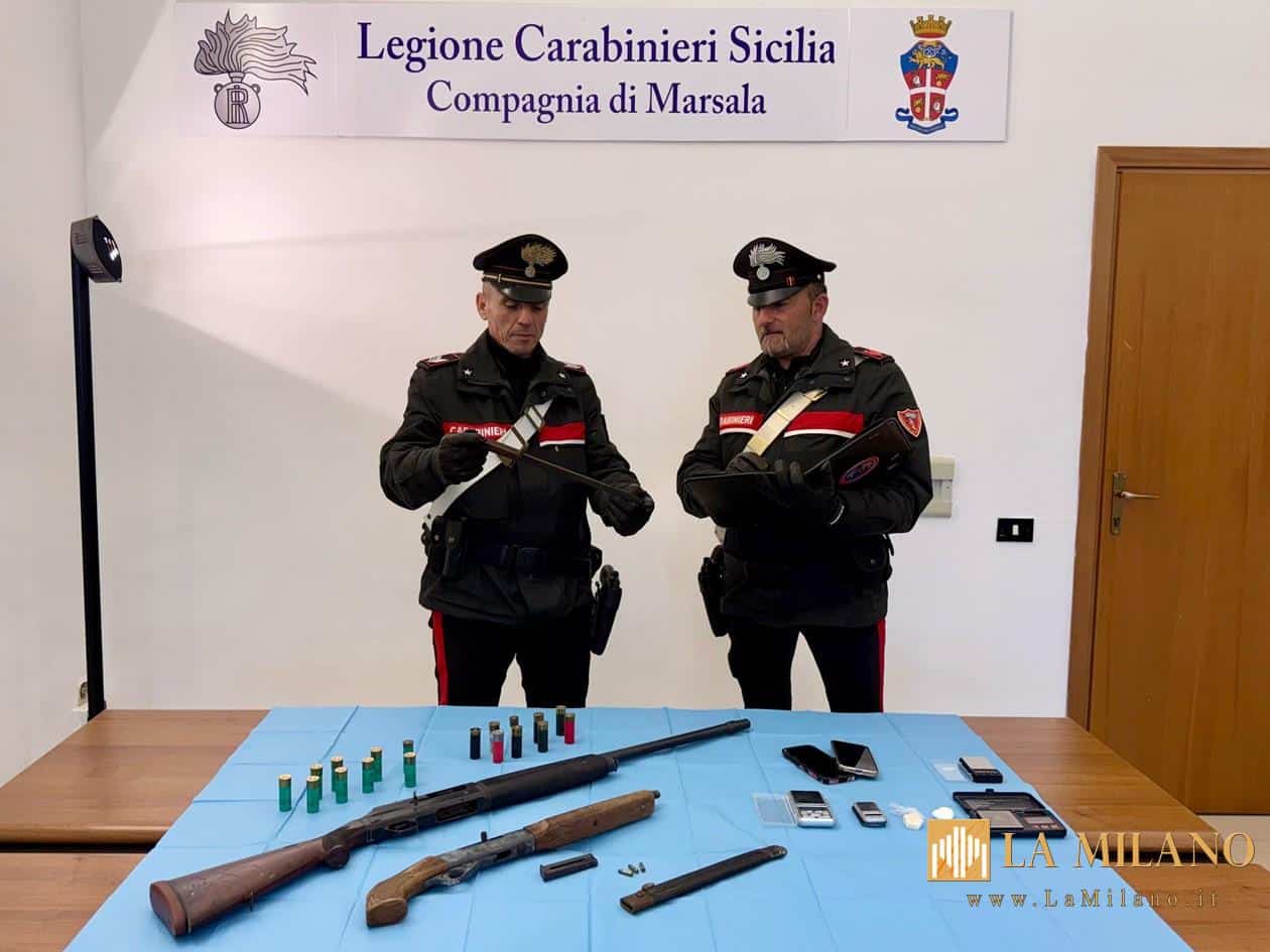 Marsala, controlli nelle case popolari. Trovato arsenale in un garage, un allaccio abusivo alla rete elettrica e droga
