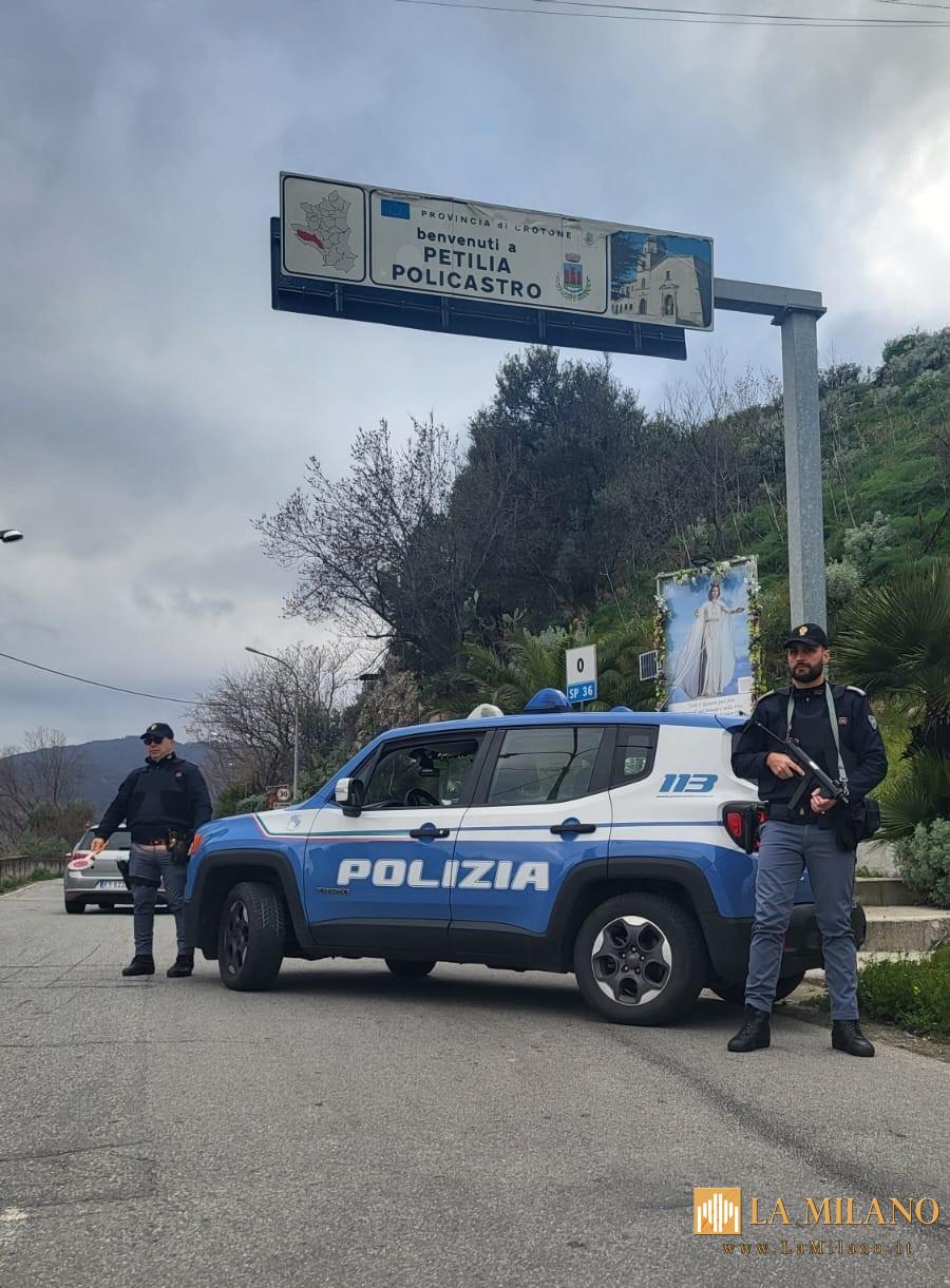 Crotone, controlli della Polizia su persone, veicoli e attività a Petilia Policastro e Mesoraca