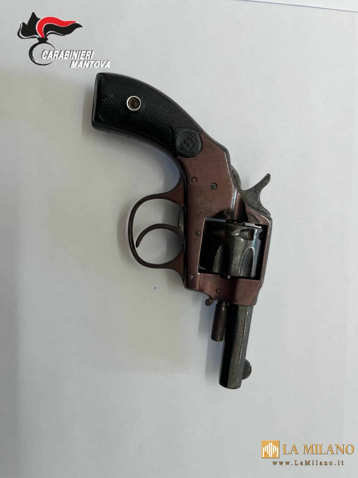 Giugliano in Campania: Rinvenuta, in possesso di Rosa Capuano, una pistola dello stesso calibro di quella utilizzata per uccidere il padre