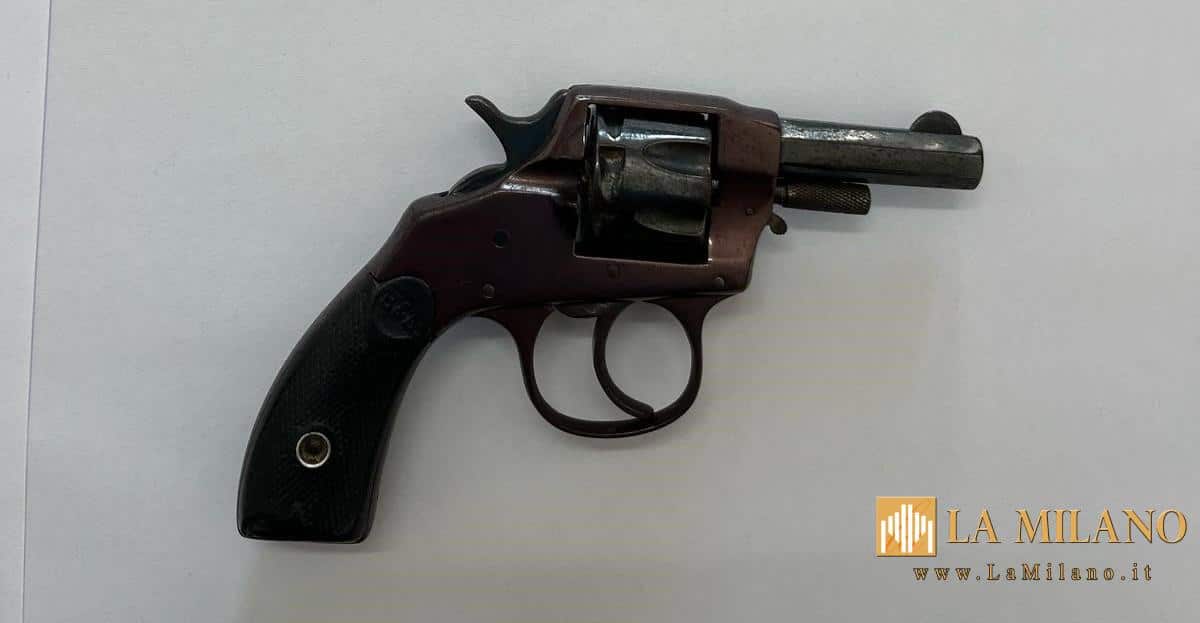 Giugliano in Campania: Rinvenuta, in possesso di Rosa Capuano, una pistola dello stesso calibro di quella utilizzata per uccidere il padre