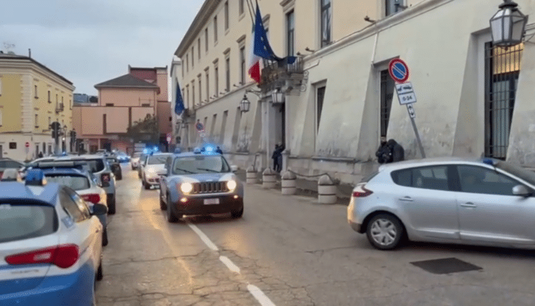 Maxi-operazione della Polizia di Stato. Sgominata una banda di ladri di Castel Volturno: 200 agenti in azione all’alba