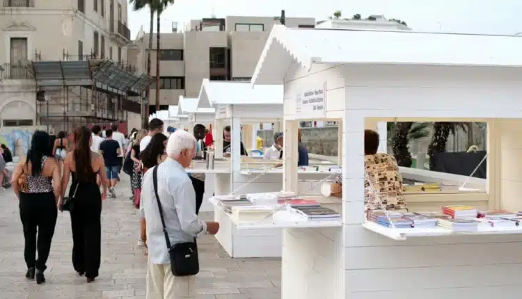Bari: dal 27 al 29 giugno la 5^ edizione di "Lungomare di Libri", al via la call per i librai interessati a partecipare
