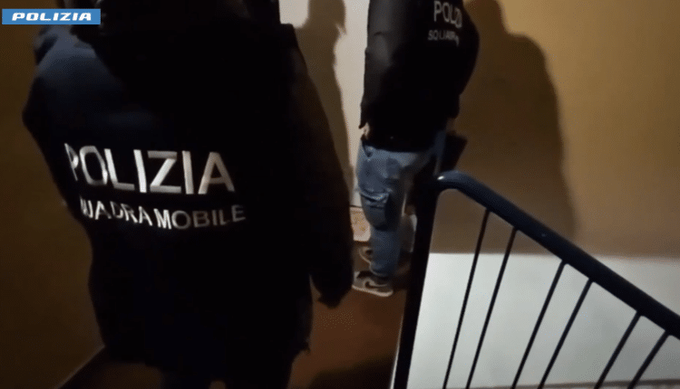 Bologna: Comunicazioni criptate per organizzare un traffico internazionale di droga tra Italia e Olanda. 5 persone arrestate dalla Polizia