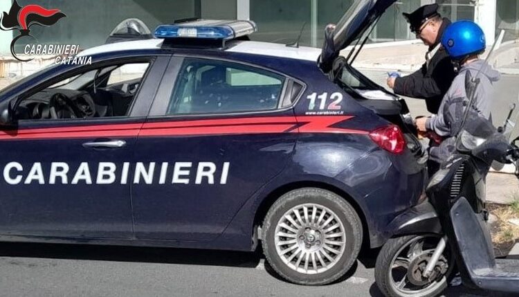 Catania, evade dagli arresti domiciliari: 44enne arrestato mentre circolava in scooter