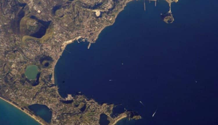 La situazione sismica ai Campi Flegrei: rischio elevato per 2000 edifici, piano del governo da 100 milioni