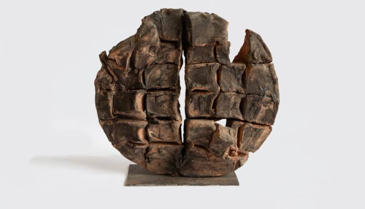 "Di terra e di fuoco": l’arte scultorea e ceramica di Giuseppe Spagnulo arriva al Castello Sforzesco