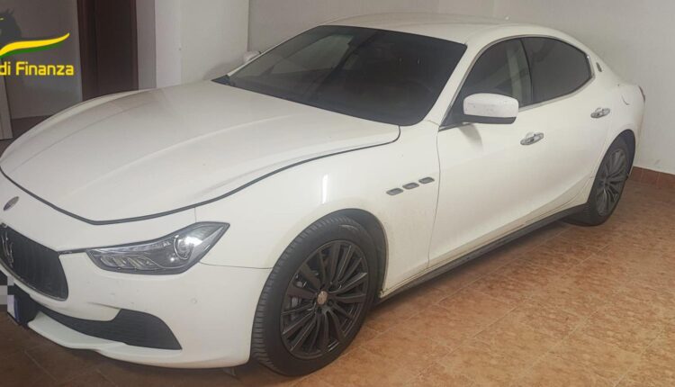Lecco e Foggia: La Guardia di Finanza confisca beni per 2 milioni di euro tra auto di lusso e immobili