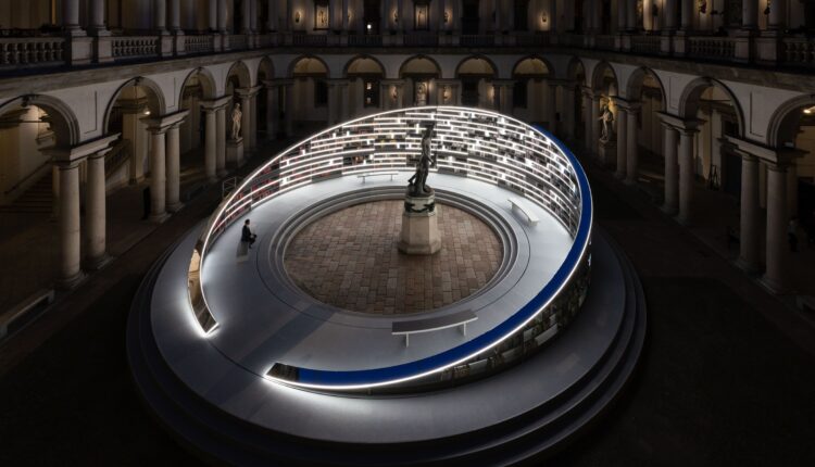 Library of Light: 100.000 visitatori in 6 giorni. L’Installazione a Brera prorogata fino al 5 Maggio