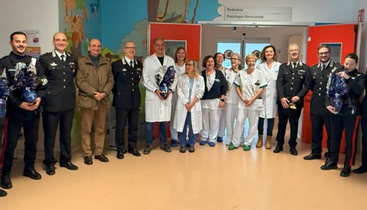 Livorno, i Carabinieri portano la Pasqua ai piccoli pazienti dell’ospedale