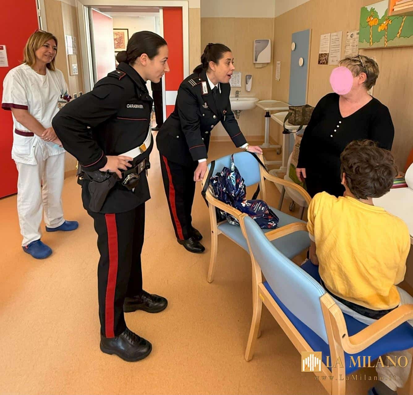 Livorno, i Carabinieri portano la Pasqua ai piccoli pazienti dell’ospedale. 