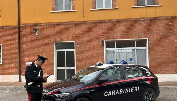 Intervento dei Carabinieri su un treno regionale per sedare passeggero violento