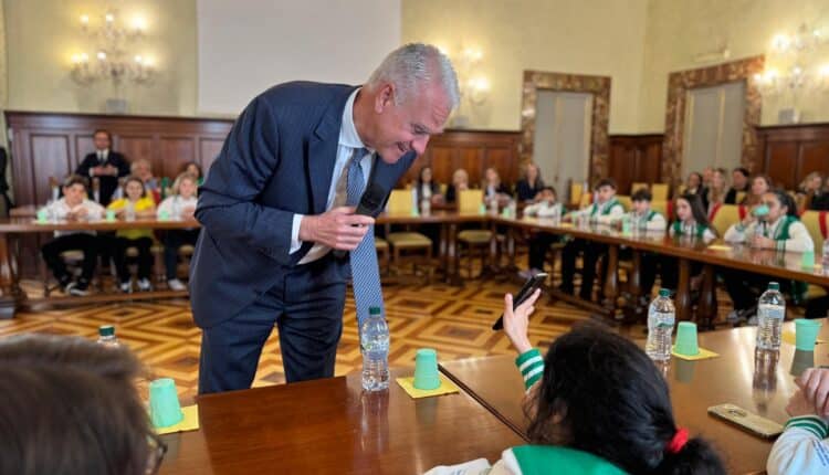 Roma: i bambini di Caivano in visita al Senato. Una lezione di futuro per le istituzioni.