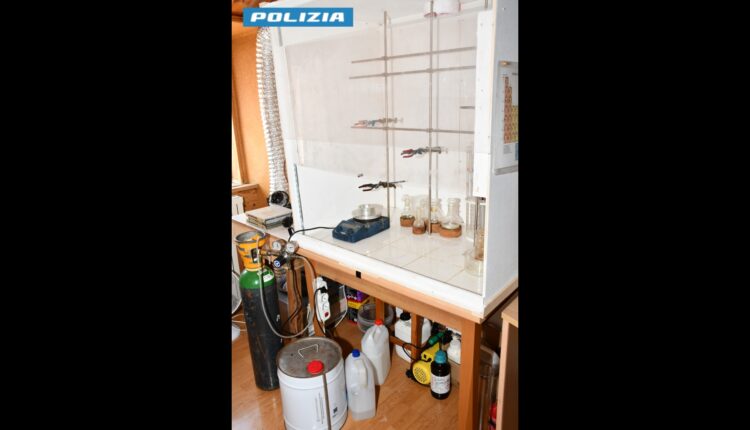 Trieste: Il primo arresto, in Italia, per il possesso di precursori di droghe