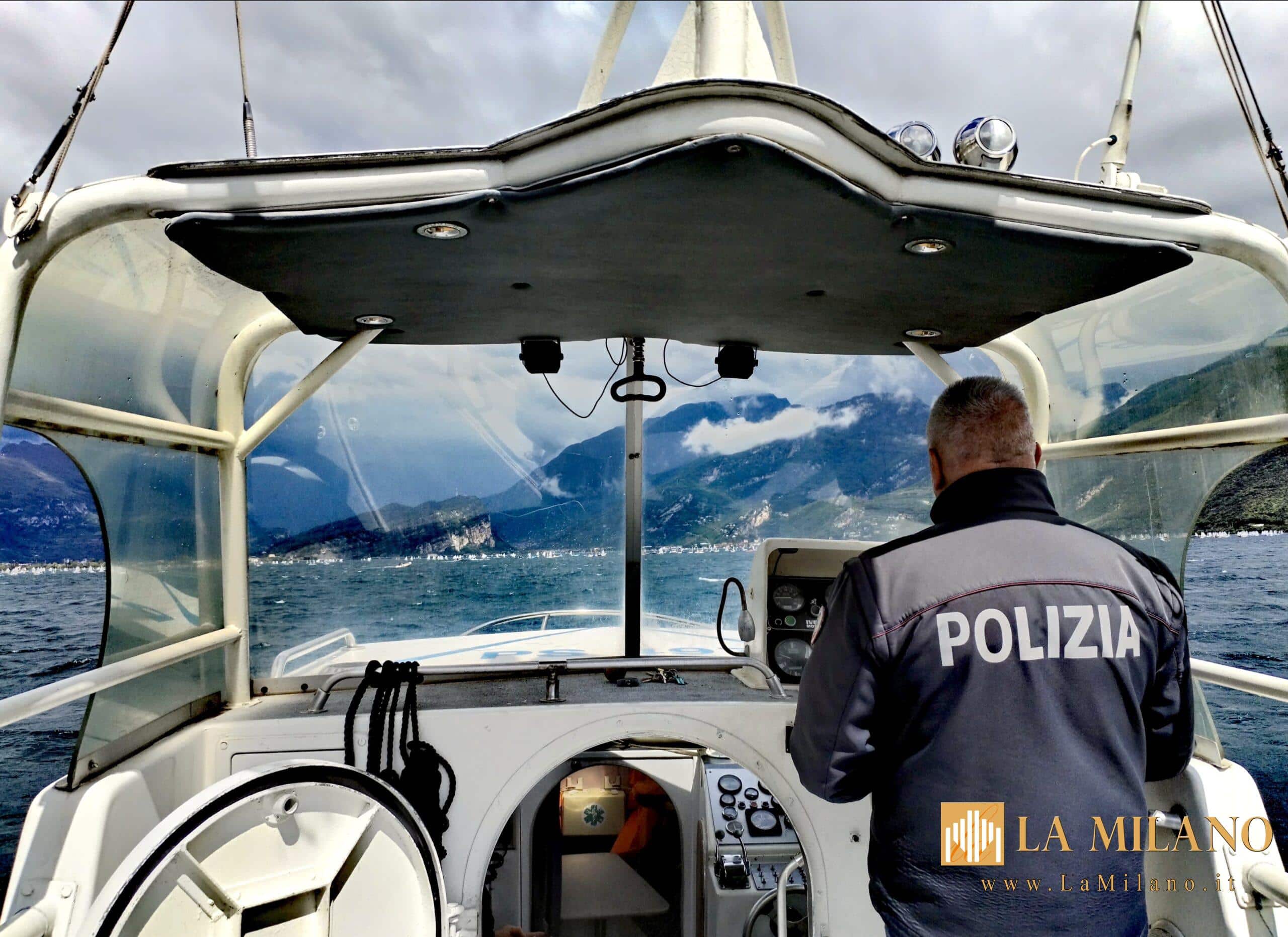 Limone sul Garda, catamarano si rovescia: Salvati 2 naufraghi
