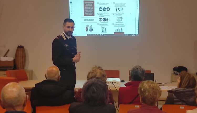 Santa Giusta, grande partecipazione all’incontro dei Carabinieri contro le truffe agli anziani