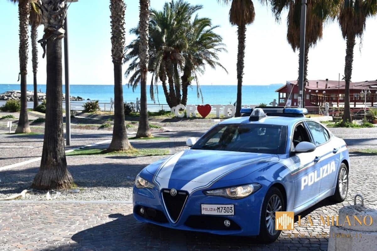 Crotone, arrestato in Piazza Pitagora: Aggredisce i passanti e resiste alla Polizia