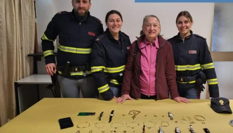 Raggiro a Bologna: truffatori arrestati a Forlì e preziosi restituiti alla vittima