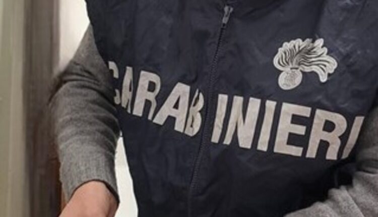 Arrestato 43enne a Catania per spaccio: Nascondeva hashish e marijuana sotto il giubbotto