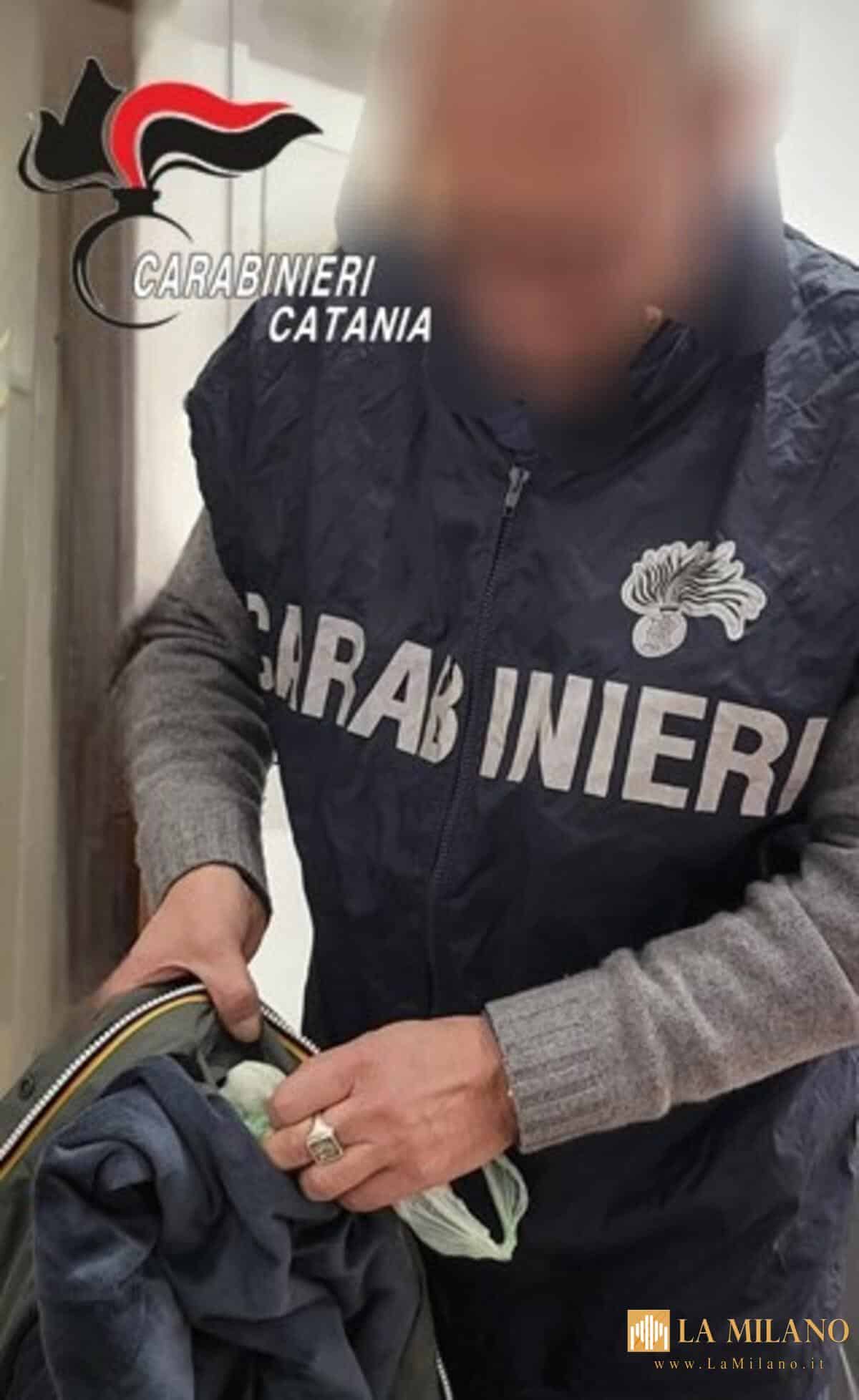 Arrestato 43enne a Catania per spaccio: Nascondeva hashish e marijuana sotto il giubbotto