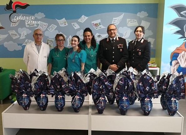 I Carabinieri di Catania donano uova di Pasqua ai piccoli pazienti dell’Ospedale San Marco