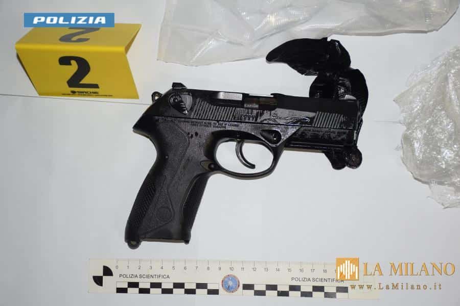 Sigilli a beni di lusso a Lecce: armi nel muro, soldi nei mobili