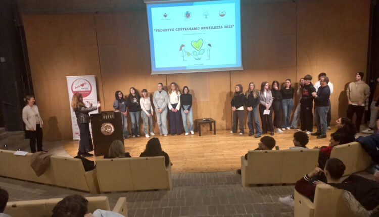 Ancona: premiati gli istituti scolastici per il concorso "Costruiamo Gentilezza", un inno alla parità e al rispetto