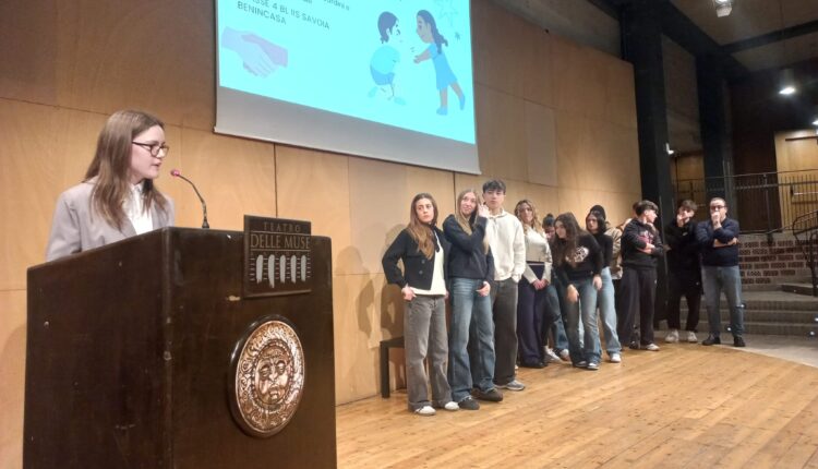 Ancona: premiati gli istituti scolastici per il concorso "Costruiamo Gentilezza", un inno alla parità e al rispetto