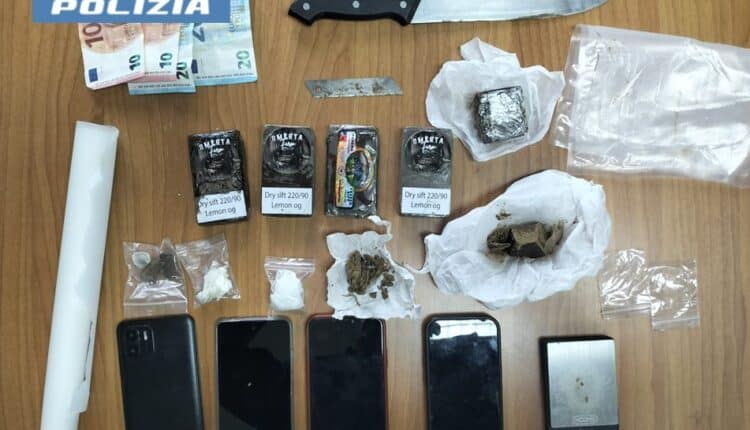 Taranto, spaccio via social: 24enne arrestato con mezzo chilo di hashish