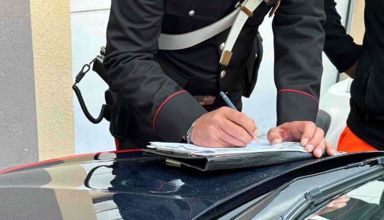 Violenta rissa a Macerata: 9 peruviani denunciati e due barre di ferro rinvenute.