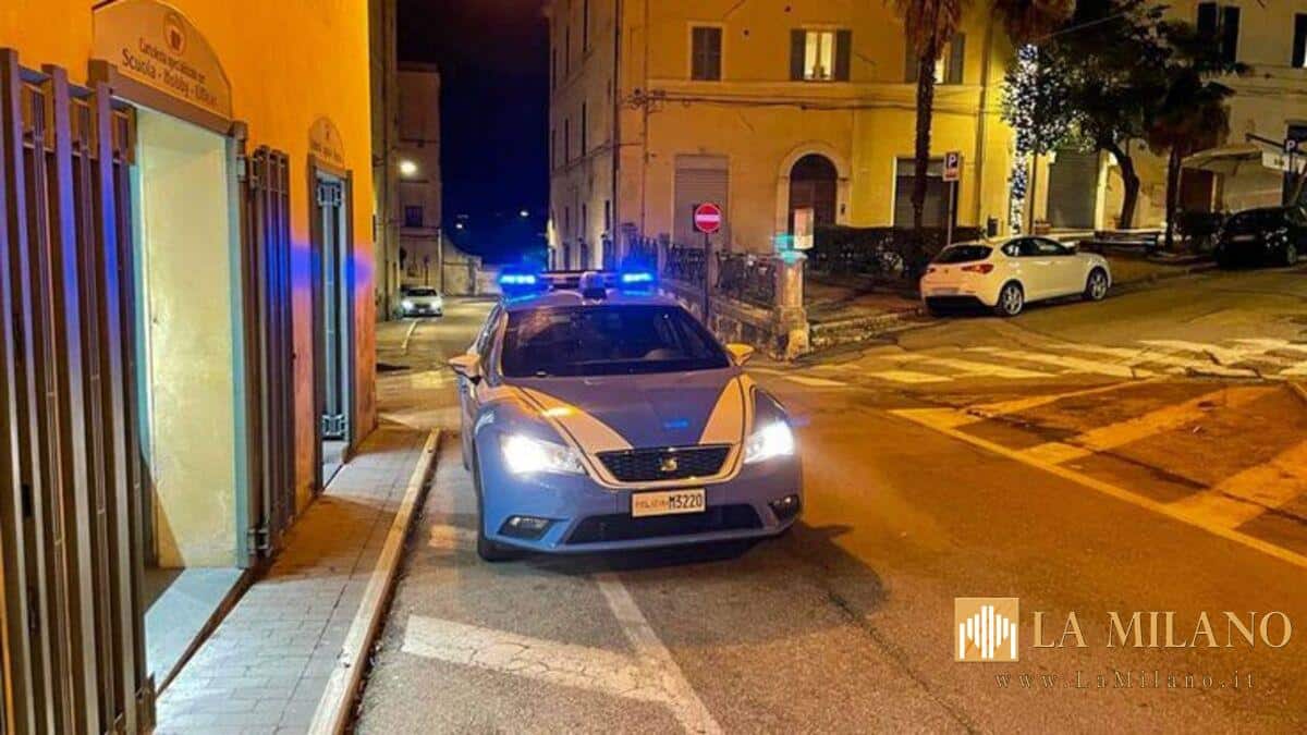 Como, 2 giovani denunciati per armi illegali: Trovati con pugnale e mazza in piena notte