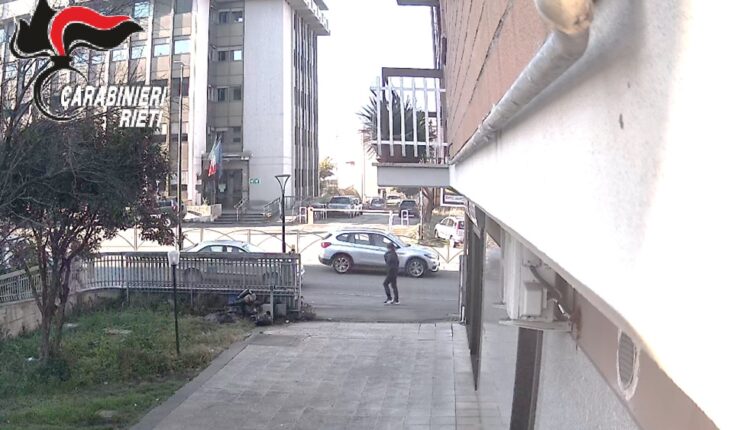 Rieti, rapina alle Poste: bloccato il presunto rapinatore a Fiumicino