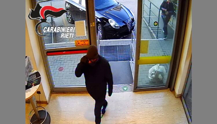Rieti, rapina alle Poste: bloccato il presunto rapinatore a Fiumicino