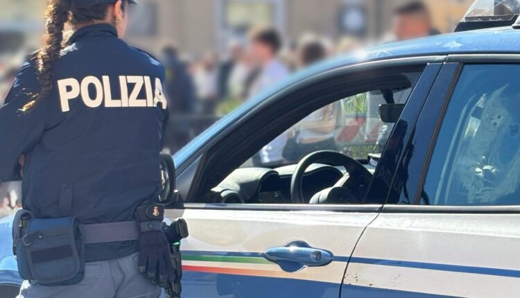 Arrestato borseggiatore a Roma: Agiva con un complice e comunicava tramite auricolari