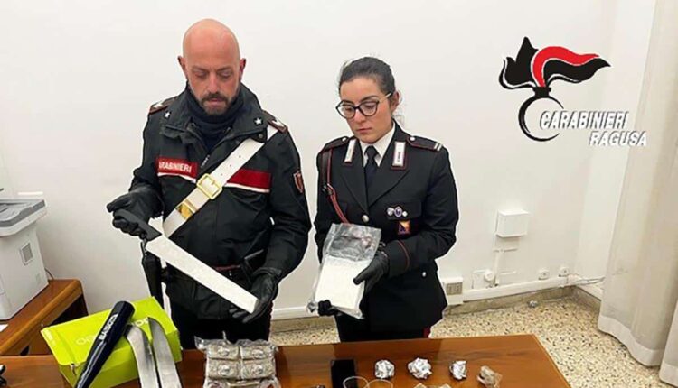 Ragusa: Colpo dei Carabinieri allo spaccio nel centro storico. 3 persone arrestate e 3 kg di stupefacenti sequestrati