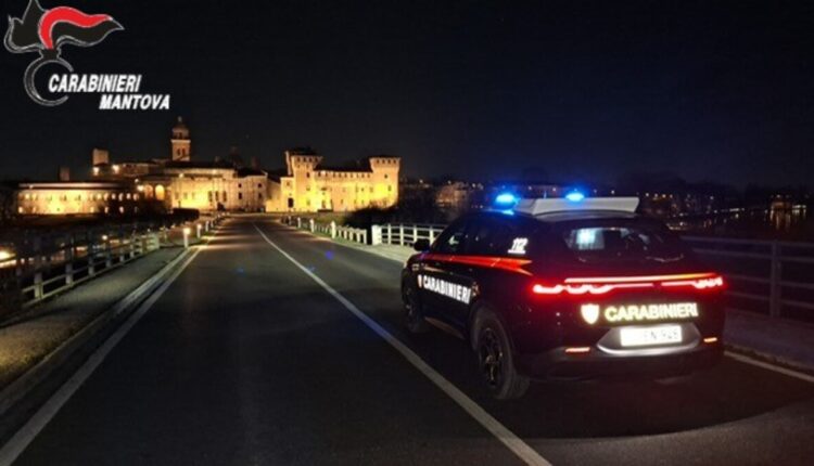 Mantova, 97enne chiama il 112 per un gesto speciale: “Voglio stringere la mano ai Carabinieri”