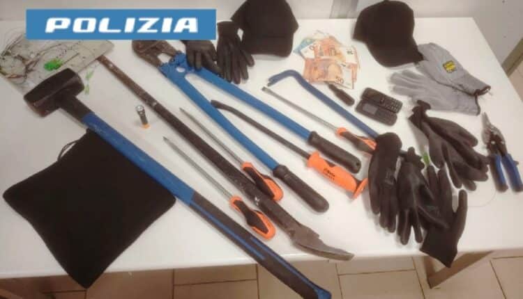 Portici, inseguimento in auto: Arrestati 2 uomini per ricettazione e resistenza a pubblico ufficiale