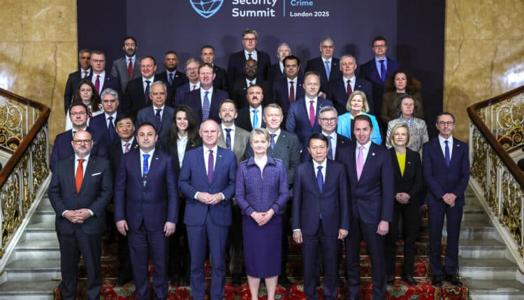 Ministro Piantedosi al Vertice di Londra sulla sicurezza delle frontiere: focus su criminalità e immigrazione