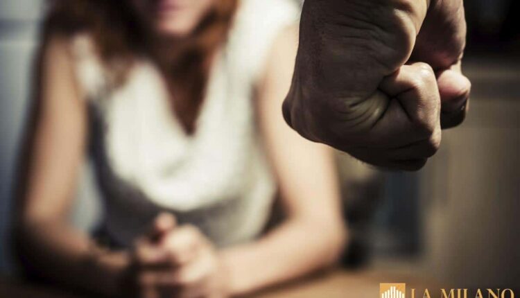 Evaso dagli arresti domiciliari, aggredisce l'ex moglie a Scampia: ancora un episodio di violenza sulle donne