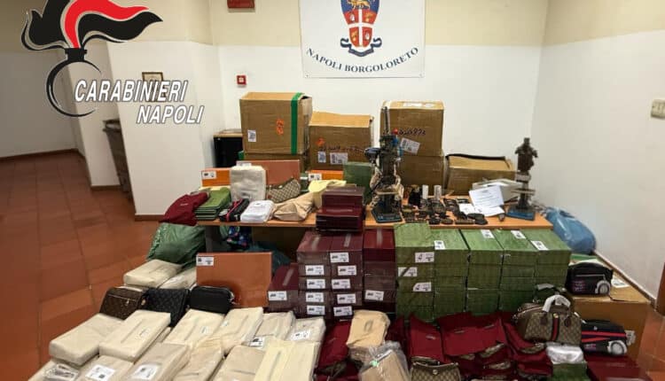 Controlli straordinari a Napoli: Scoperto laboratorio di merce contraffatta