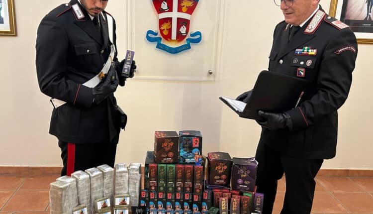 Bologna, scoperta “bottega delle droghe” in casa: 24enne arrestato dai Carabinieri