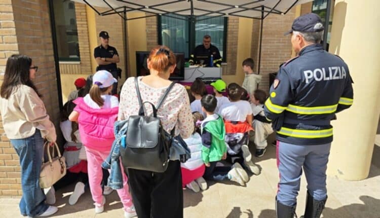 Roseto degli Abruzzi, il "Premio Borsellino" parla ai giovani: con la Polizia per una cultura della legalità.