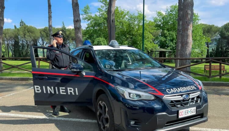 Imola, spacciava sotto casa e vicino ad un centro sociale: Arrestato 23enne