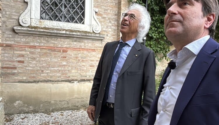 Villa Miralfiore riapre i giardini storici e diventa casa comunale.