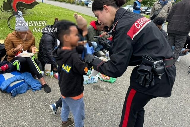 Castel San Giovanni, 15 migranti trovati in un tir: tra loro anche 4 bambini