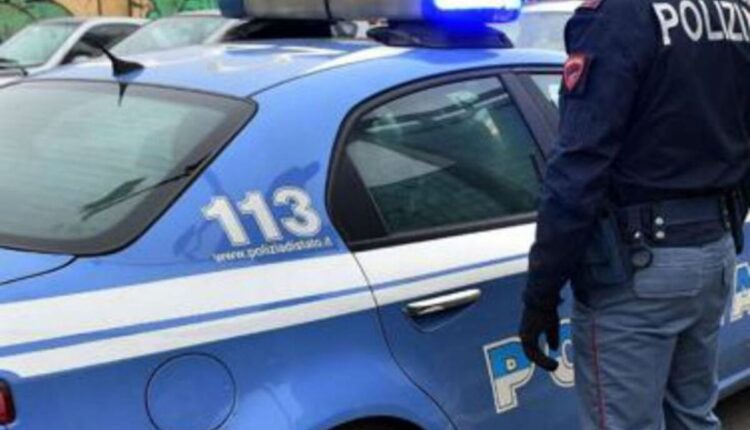 Como, brandisce un coccio di bottiglia contro due connazionali: Denunciato 30enne
