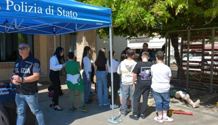 Roseto degli Abruzzi, il "Premio Borsellino" parla ai giovani: con la Polizia per una cultura della legalità.